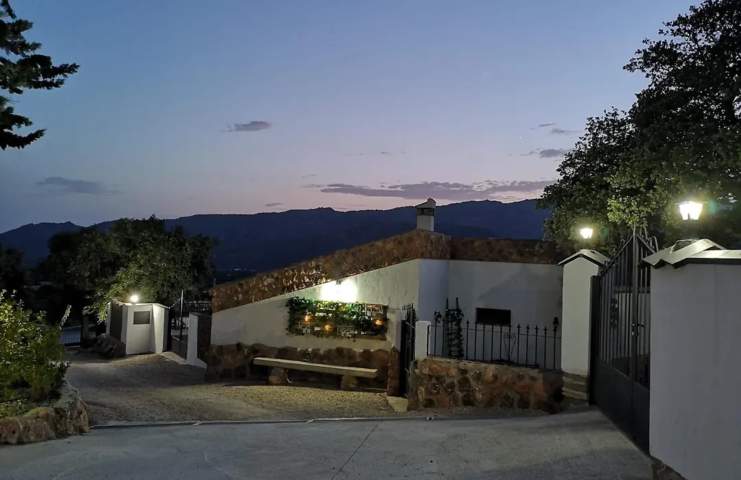 ENTRESIERRAS Apartamentos rurales con chimenea, barbacoa y espacio para eventos-1